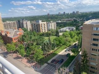 Sub Penthouse 2 BDR King Queen Bed 27' Balc Legislature Grd,UG Parking - Edmonton - 9