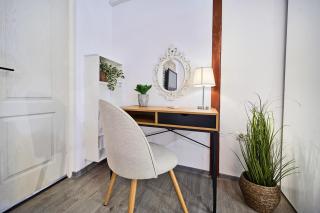 Central Jenni House Studio - 8