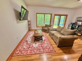 Morency Place - 14-Acre Woodland Escape 5 miles from VT - Blacksburg - 2