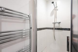 Contractors-2parking-5beds-2bath - Derby - 7