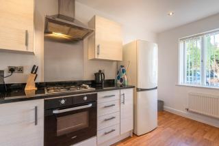 Contractors-2parking-5beds-2bath - Derby - 4