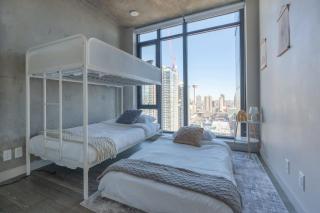 Downtown Sunny Highrise Corner Condo Sleeps 7 - Calgary - 8