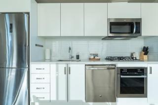 Downtown Sunny Highrise Corner Condo Sleeps 7 - Calgary - 4