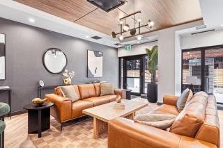 Central River Luxe Gym - Calgary - 7