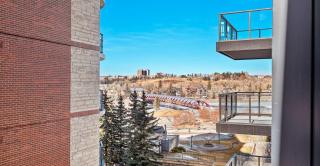 Central River Luxe Gym - Calgary - 6
