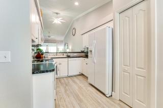 Lake View and Screened Balcony Estero Getaway! - Estero - 9