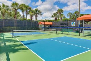 Lake View and Screened Balcony Estero Getaway! - Estero - 8