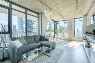 Corner Unit DT Luxury Highrise Condo - Calgary - 9