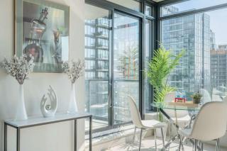Corner Unit DT Luxury Highrise Condo - Calgary - 5