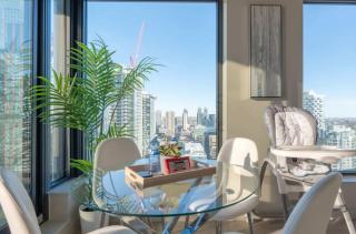 Corner Unit DT Luxury Highrise Condo - Calgary - 4
