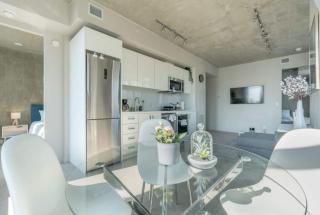 Corner Unit DT Luxury Highrise Condo - Calgary - 1