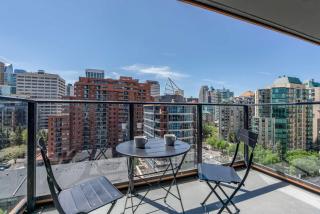 Whispering Pines Retreat DT Getaway & Skyline Views - Calgary - 9
