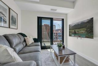 Whispering Pines Retreat DT Getaway & Skyline Views - Calgary - 7