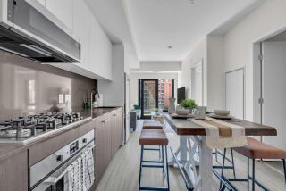 Whispering Pines Retreat DT Getaway & Skyline Views - Calgary - 2