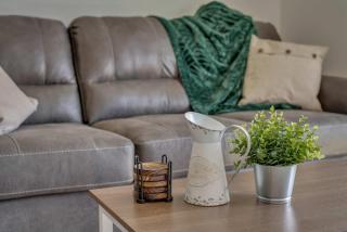 Whispering Pines Retreat DT Getaway & Skyline Views - Calgary - 3