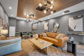 Whispering Pines Retreat DT Getaway & Skyline Views - Calgary - 5