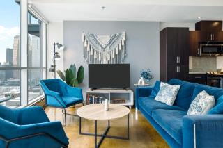 SUB-PENT House Beltline Oasis 2BR with Panoramic Glass Windows - Calgary - 1