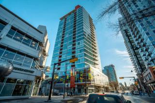 SUB-PENT House Beltline Oasis 2BR with Panoramic Glass Windows - Calgary - 9