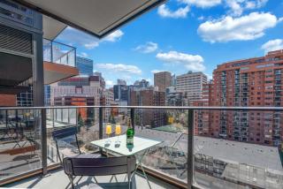 The Riverlight Den DT Comfort & Amazing City Views - Calgary - 9