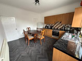 Leeds Serviced Accommodation - Apartments - 3 Bed House-Close To Centre -M621 & M1 - Contractors - Business Travellers - Families - Beeston - 6