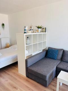 Huswell - Beach Studio with Balcony & Sea View - 4