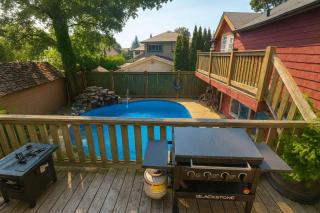 Quaint Attic Suite w Pool & Deck Access - Victoria - 9