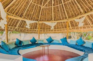 Elegant 5BR Diani Villa with Pool & Beach Access - 3