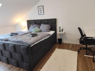 Familienfreundliche DGW in ruhiger Lage für 4 Personen - Waschtrockner, Arbeitsplatz, Balkon und Gartennutzung - 1