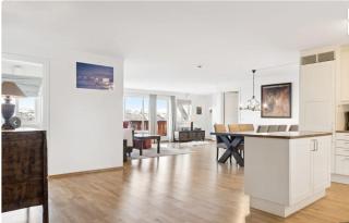 Family Friends, 3 Bedroom Apartment With Terrace - 1