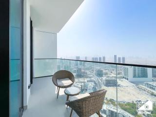 Luxury 1BR l Balcony, Pool, Gym & Prime Location - 9