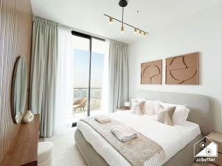 Luxury 1BR l Balcony, Pool, Gym & Prime Location - 8