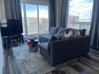 Sub Penthouse 1 BDR King Bed 27' Balc Legisslature, UG Parking - Edmonton - 0