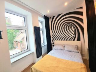 Gothic Viral Apart - 6