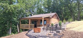 Whispering Winds Sleep 2 Hot Tub - De Soto - 0