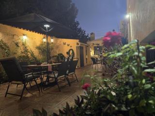 The Garden RA Floor Private Rooms, Pool, Garden Access - 2
