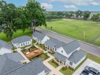 New Breezy Cottage - King Bed - Mini-Golf - Park - 8