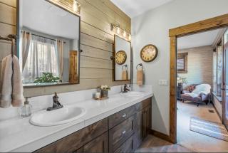 Brasada Getaway-> Privacy, Hot Tub & Theater Room! - 5