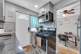 Brooklyn Townhome 9 Miles to Downtown - 1