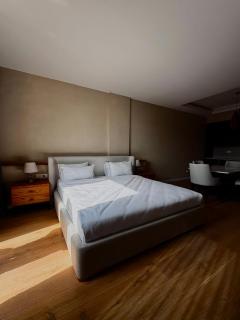 The Grand Studio - - 8