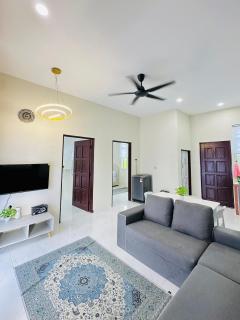 Laman Kota Pool Homestay - - 2