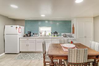 3 Mi to Old Town, Fenced Yard ABQ Abode! - 9