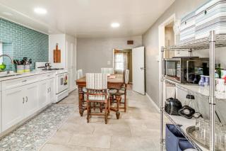 3 Mi to Old Town, Fenced Yard ABQ Abode! - 4