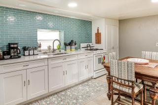 3 Mi to Old Town, Fenced Yard ABQ Abode! - 1