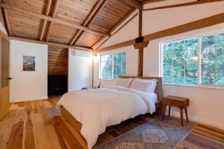 Hot Tub, Sauna, Cold Plunge - 1 mile from Rainier NP - Sleeps 8 - 2