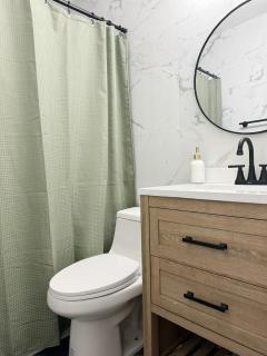 Cozy Retreat - Homes near Wesselman Park - 4