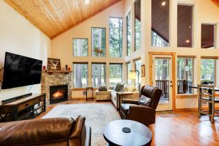 Hot Tub and Game Room Ronald Retreat 2 Mi to Lake! - 8