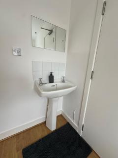 Double bedroom on the Ormeau Road - 5