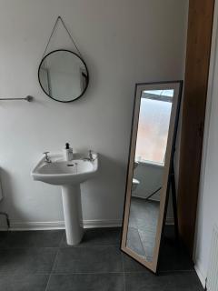 Double bedroom on the Ormeau Road - 3