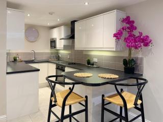 Central Bury Apartment with Private Entrance - 9