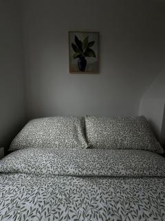 Double bedroom on the Ormeau Road - 2